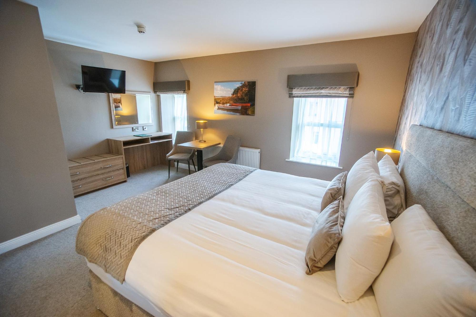 Castle Varagh Hotel & Bar Castlepollard エクステリア 写真